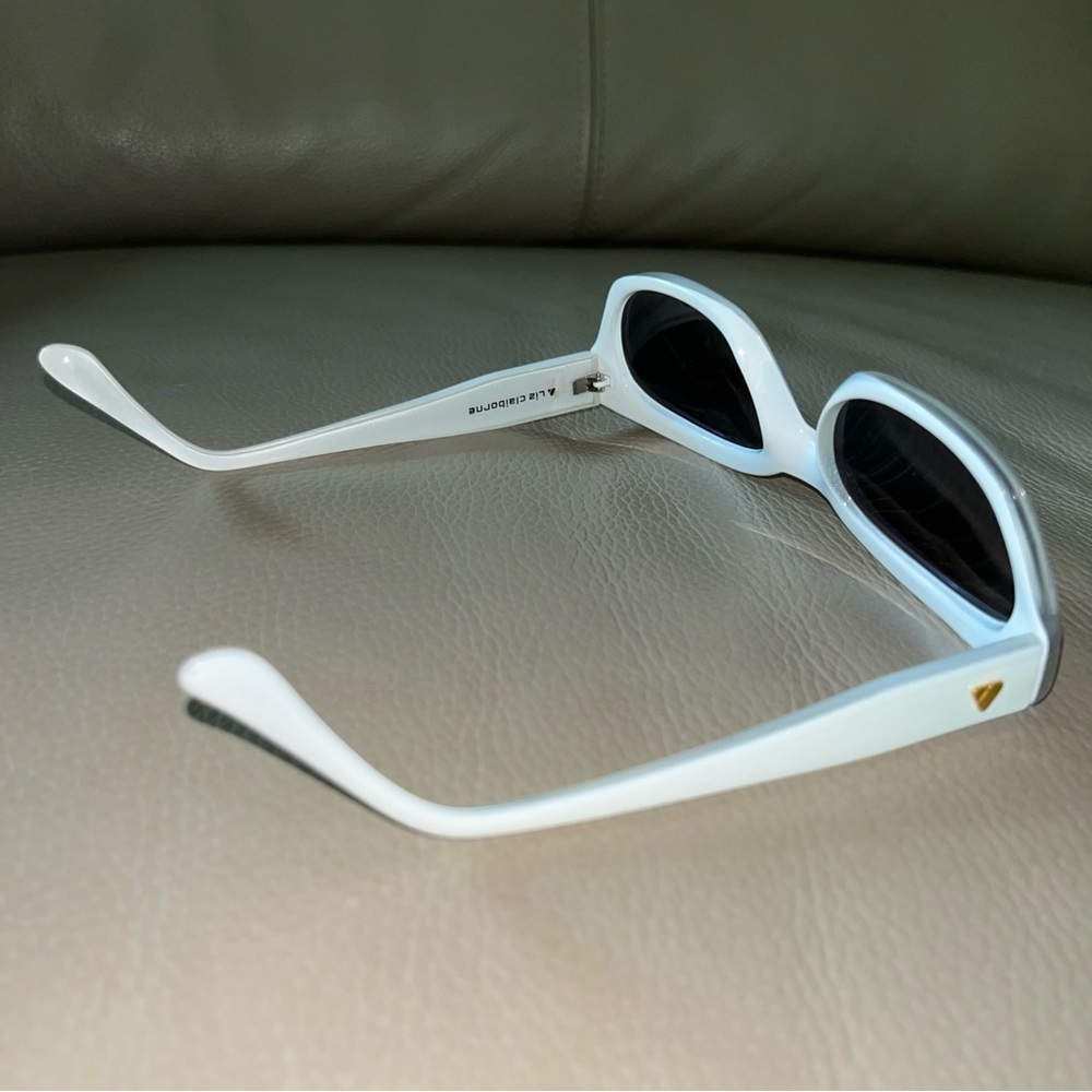 LIZ CLAIBORNE UV Sunglasses Oval Square White Plastic Gold Accent Italy Made Vtg - Picture 10 of 16